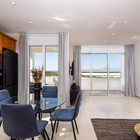 The Saline Views Makenzy Apartment Larnaca Bagian luar foto