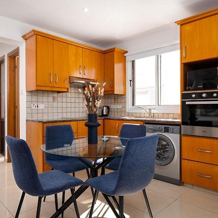 The Saline Views Makenzy Apartment Larnaca Bagian luar foto