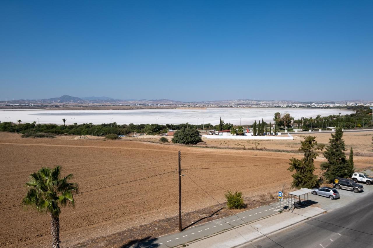 The Saline Views Makenzy Apartment Larnaca Bagian luar foto