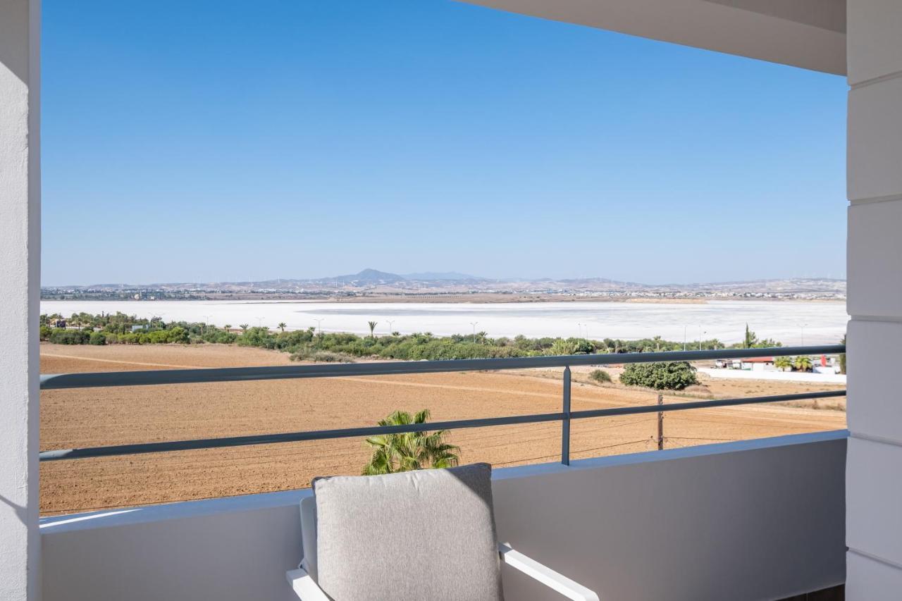 The Saline Views Makenzy Apartment Larnaca Bagian luar foto