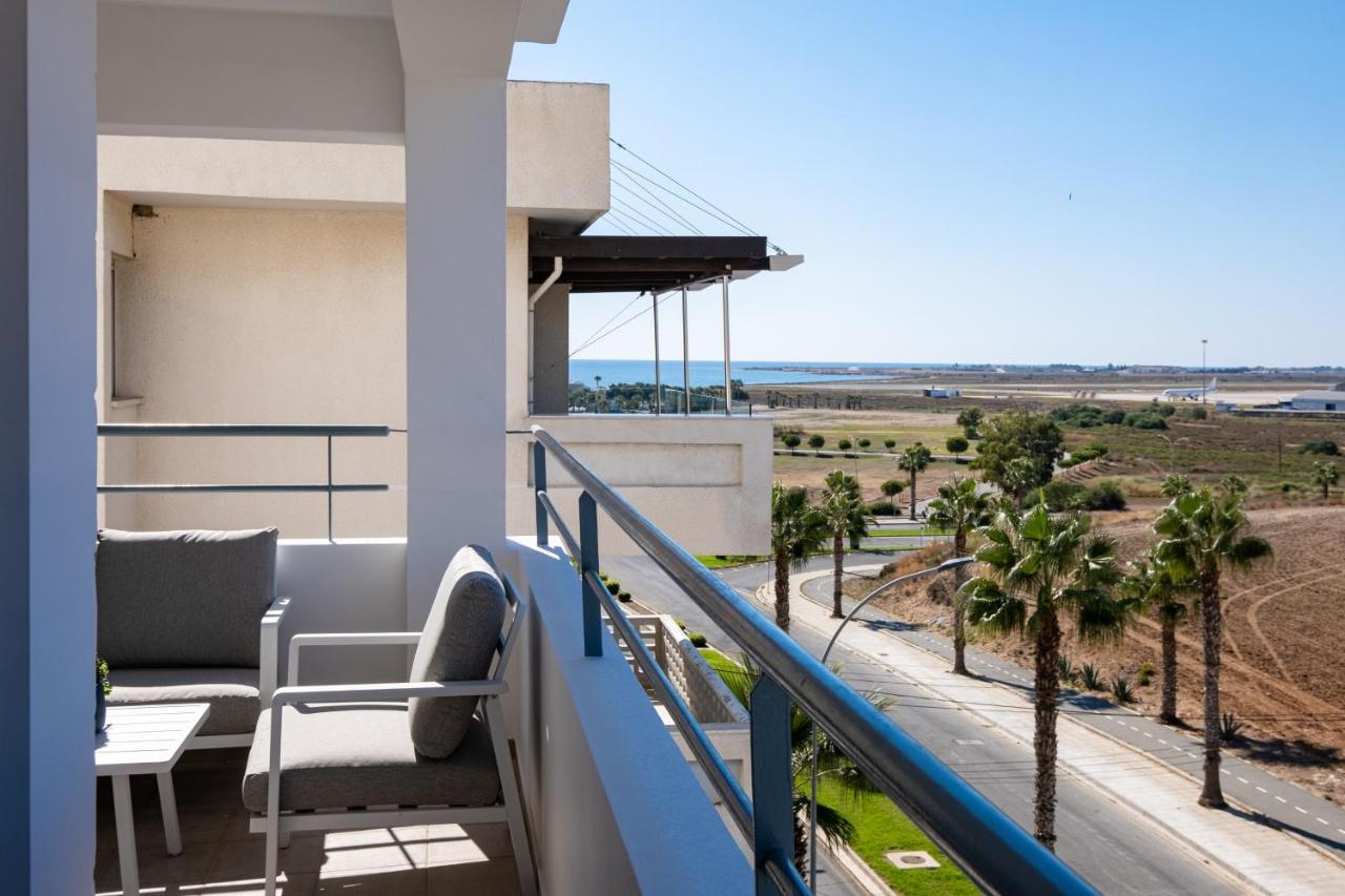 The Saline Views Makenzy Apartment Larnaca Bagian luar foto